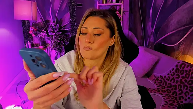 SarahAlluring online show from 20, 11, 2025