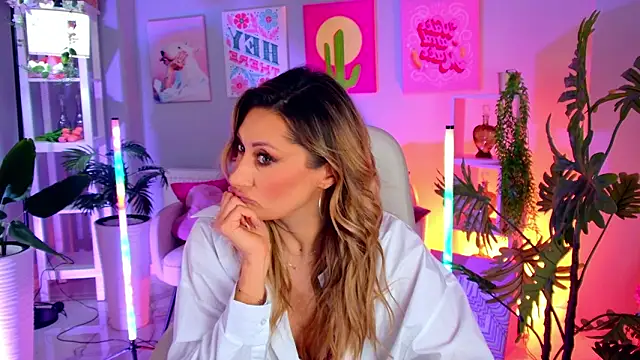 SarahAlluring online show from 9, 2, 2026