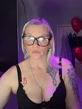 Curvy-Cleo online show from 15, 2, 2026