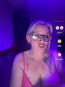 Curvy-Cleo online show from 27, 4, 2026