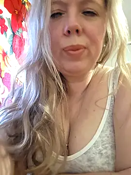 Snapshot of Irina3718 chatting on 28, 4, 2026 Irina3718 online show from 28, 4, 2026