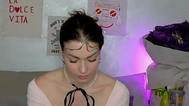 Snapshot of SweetDarling7 chatting on 19, 6, 2026 SweetDarling7 online show from 19, 6, 2026