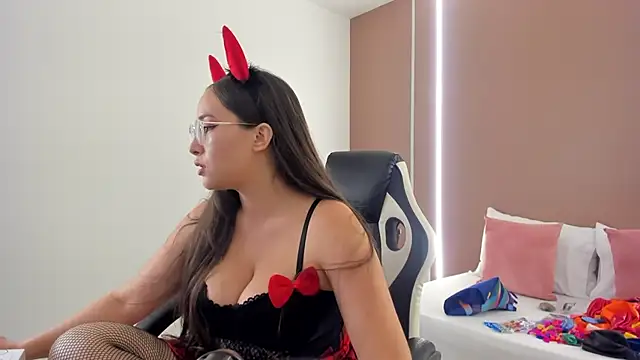 sophia martinezz  online show from 17, 10, 2025