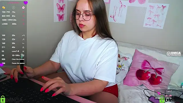 Snapshot of Lilysweet13 chatting on 19, 9, 2025 Lilysweet13 online show from 19, 9, 2025