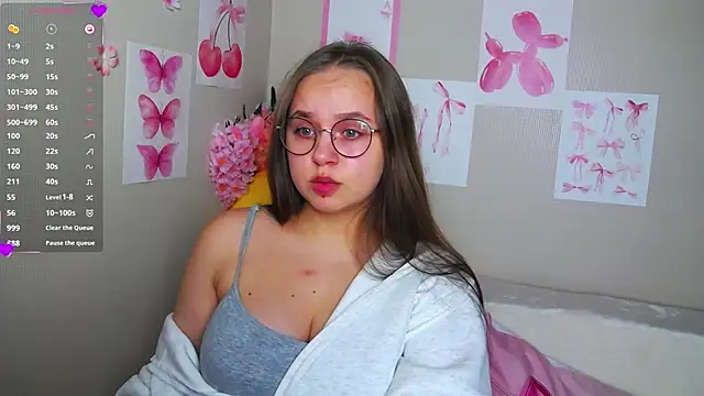 Snapshot of Lilysweet13 chatting on 26, 9, 2025 Lilysweet13 online show from 26, 9, 2025