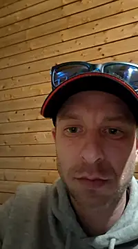 Snapshot of svenpfeifer chatting on 23, 3, 2025 svenpfeifer online show from 23, 3, 2025
