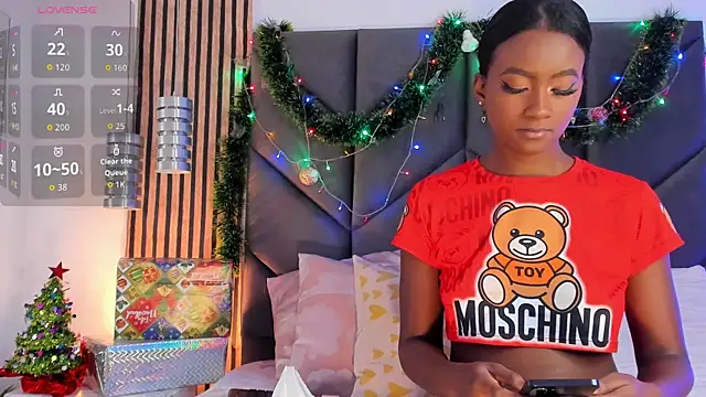 Kendallross28 online show from 4, 12, 2025