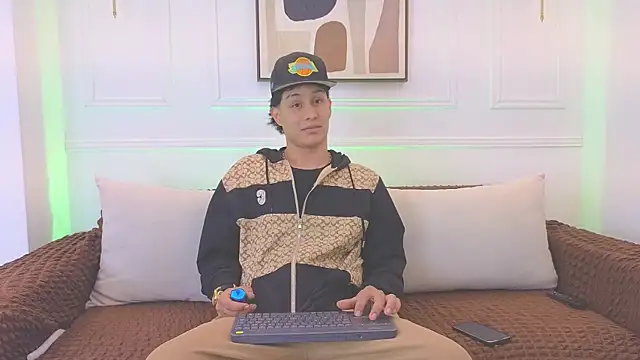 Snapshot of Stone_grey1_ chatting on 28, 4, 2026 Stone grey1 online show from 28, 4, 2026