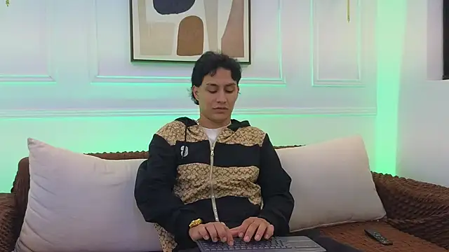Snapshot of Stone_grey1_ chatting on 13, 5, 2026 Stone grey1 online show from 13, 5, 2026