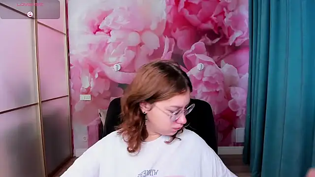 AngelinaLow online show from 18, 10, 2025