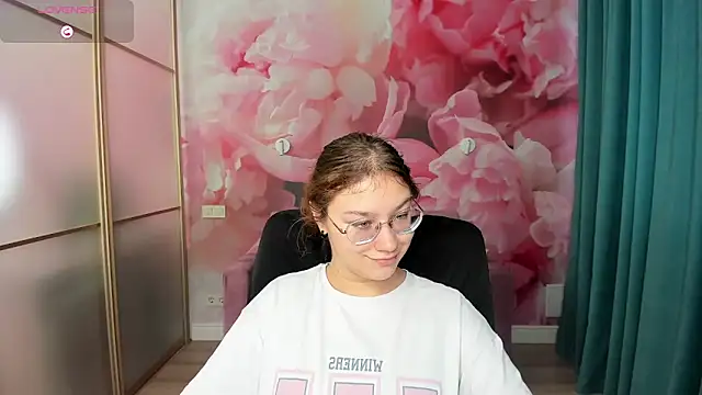 AngelinaLow online show from 27, 10, 2025