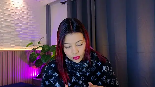 TiffanyWalk online show from 18, 11, 2025