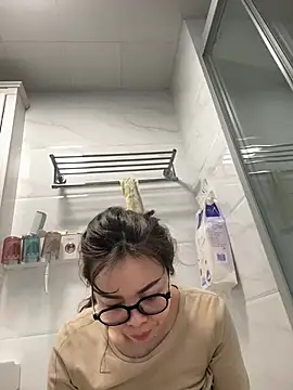 Snapshot of aa520uv chatting on 7, 4, 2026 aa520uv online show from 7, 4, 2026