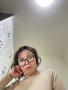 Snapshot of aa520uv chatting on 8, 4, 2026 aa520uv online show from 8, 4, 2026