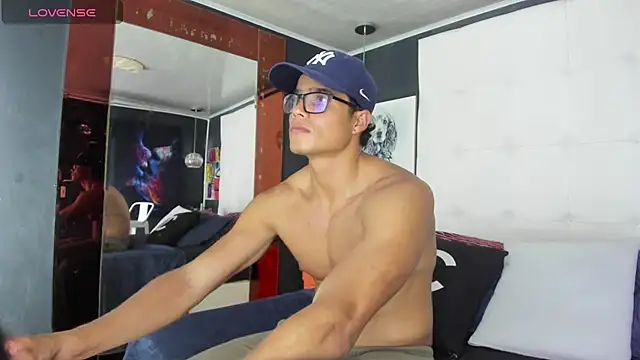 Snapshot of Christian_Musclet4 chatting on 21, 3, 2025 Christian Musclet4 online show from 21, 3, 2025