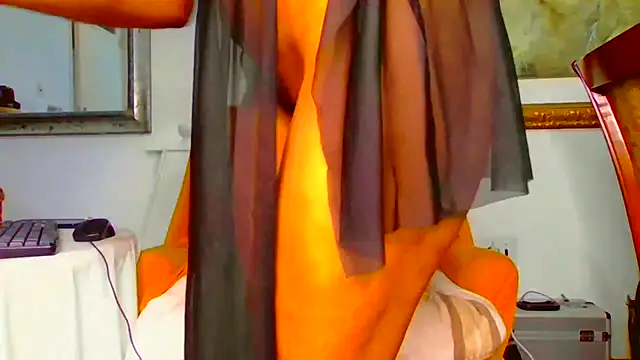 Snapshot of ModelZoee chatting on 2, 10, 2025 ModelZoee online show from 2, 10, 2025