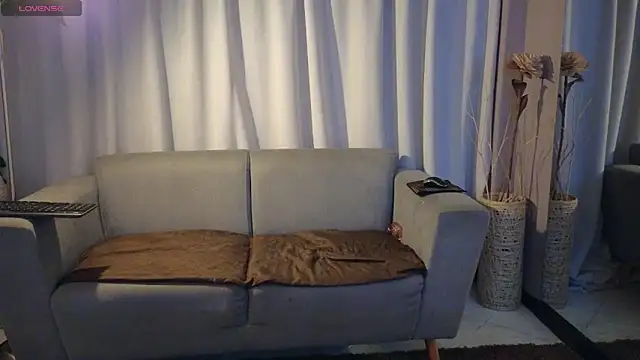 YuliethPetite online show from 3, 3, 2026