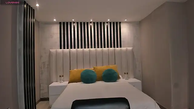 MaiaCollins online show from 28, 11, 2025