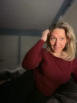 LittleMsMILF online show from 9, 3, 2026