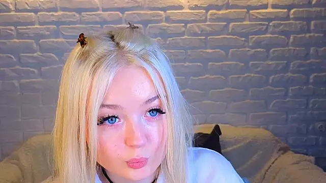 Snapshot of minigirl chatting on 19, 3, 2025 minigirl online show from 19, 3, 2025