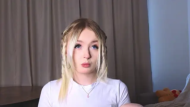 Snapshot of minigirl chatting on 4, 2, 2026 minigirl online show from 4, 2, 2026