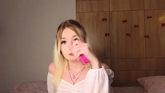 Snapshot of minigirl chatting on 1, 3, 2026 minigirl online show from 1, 3, 2026