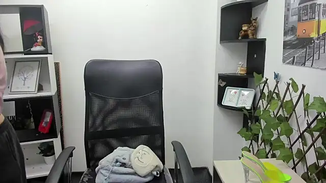 Snapshot of Lizeth_Garcia chatting on 24, 10, 2025 Lizeth Garcia online show from 24, 10, 2025