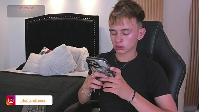 LiamWildx20 online show from 12, 7, 2026