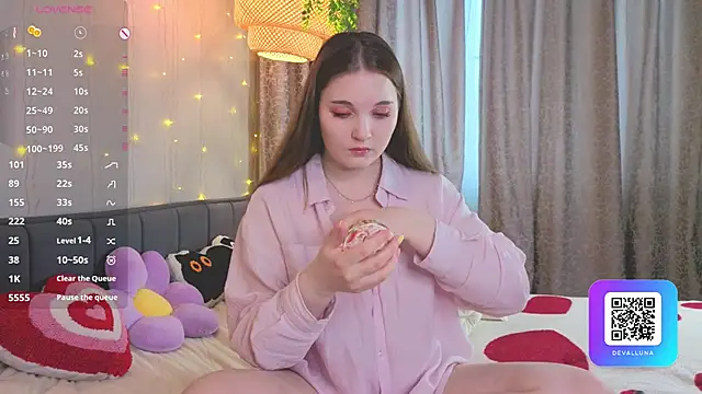 ConstanceHelms online show from 20, 4, 2026