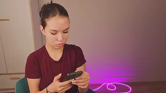 EmiliaDroll online show from 27, 10, 2025