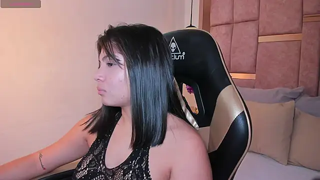 Snapshot of abby_roux chatting on 23, 4, 2026 abby roux online show from 23, 4, 2026