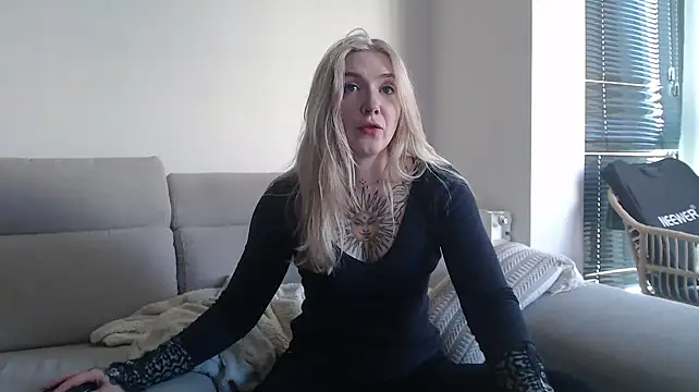 Snapshot of tattoobbgirl chatting on 7, 10, 2025 tattoobbgirl online show from 7, 10, 2025
