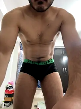 Snapshot of Guccilonda17 chatting on 30, 11, 2025 Guccilonda17 online show from 30, 11, 2025