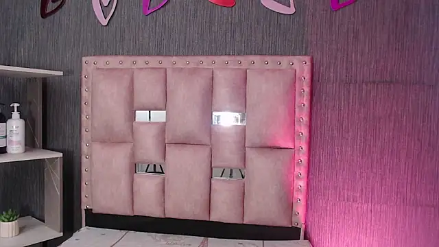 Thalia anderson online show from 26, 2, 2026