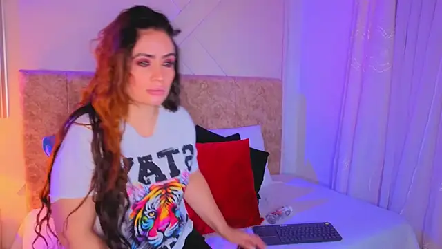 angelinarouse  online show from 15, 4, 2026