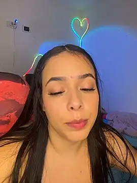 Snapshot of Deepika_padukoneNisha chatting on 15, 7, 2026 Deepika padukoneNisha online show from 15, 7, 2026