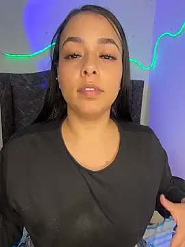 Snapshot of Deepika_padukoneNisha chatting on 25, 7, 2026 Deepika padukoneNisha online show from 25, 7, 2026