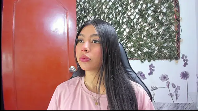 Snapshot of Sarahbrowm_ chatting on 27, 9, 2025 Sarahbrowm online show from 27, 9, 2025