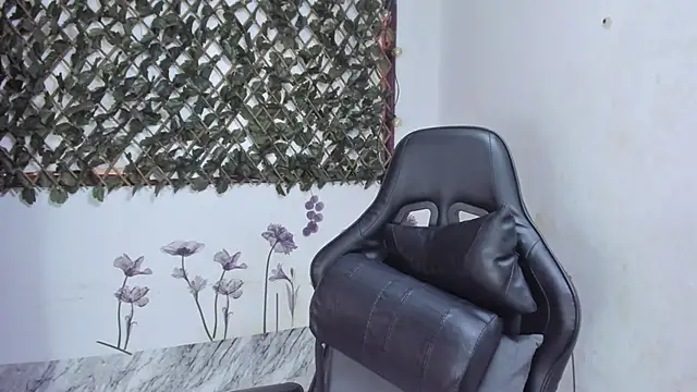 Sarahbrowm  online show from 20, 10, 2025