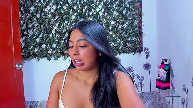 Sarahbrowm  online show from 10, 11, 2025