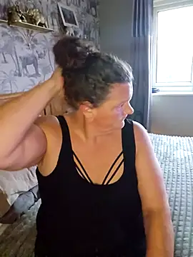 MissQueenBeex online show from 19, 9, 2025