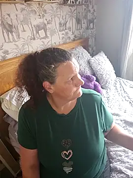 MissQueenBeex online show from 6, 11, 2025