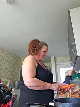 MissQueenBeex online show from 9, 11, 2025