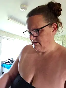 Snapshot of MissQueenBeex chatting on 1, 5, 2026 MissQueenBeex online show from 1, 5, 2026