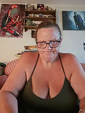 Snapshot of MissQueenBeex chatting on 20, 7, 2026 MissQueenBeex online show from 20, 7, 2026