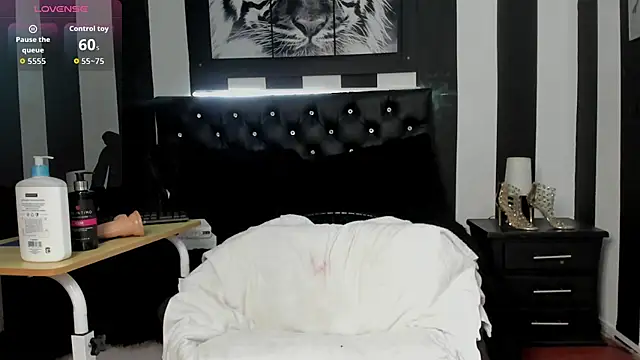 dirtyplayluna online show from 25, 9, 2025