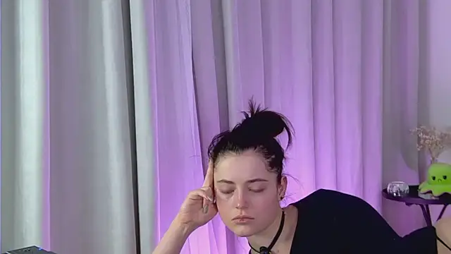 AshleyD  online show from 6, 2, 2026