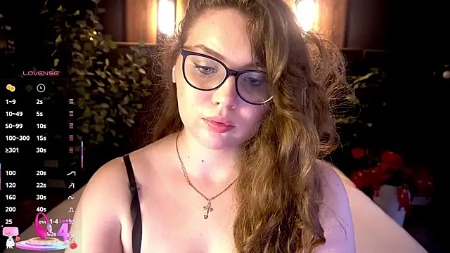 Snapshot of LuxSopphia chatting on 9, 7, 2026 LuxSopphia online show from 9, 7, 2026