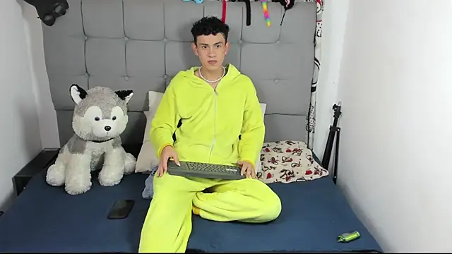 Snapshot of jeims_hotboy chatting on 12, 10, 2025 jeims hotboy online show from 12, 10, 2025