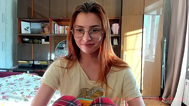 Snapshot of AngelaSwan chatting on 11, 9, 2025 AngelaSwan online show from 11, 9, 2025